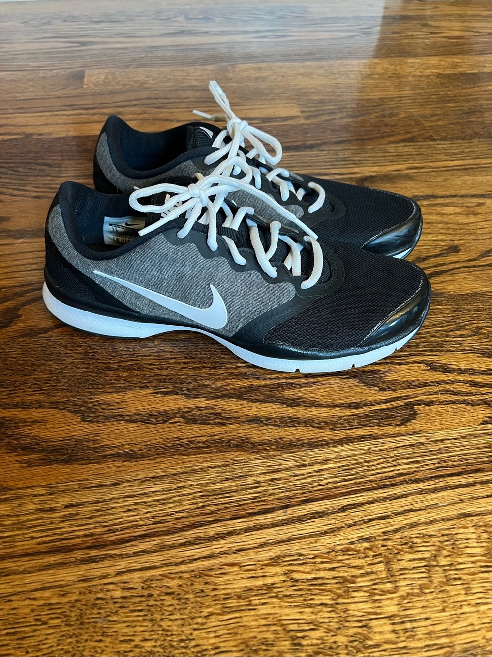 Nike Men’s Black & White Athletic Training Shoes